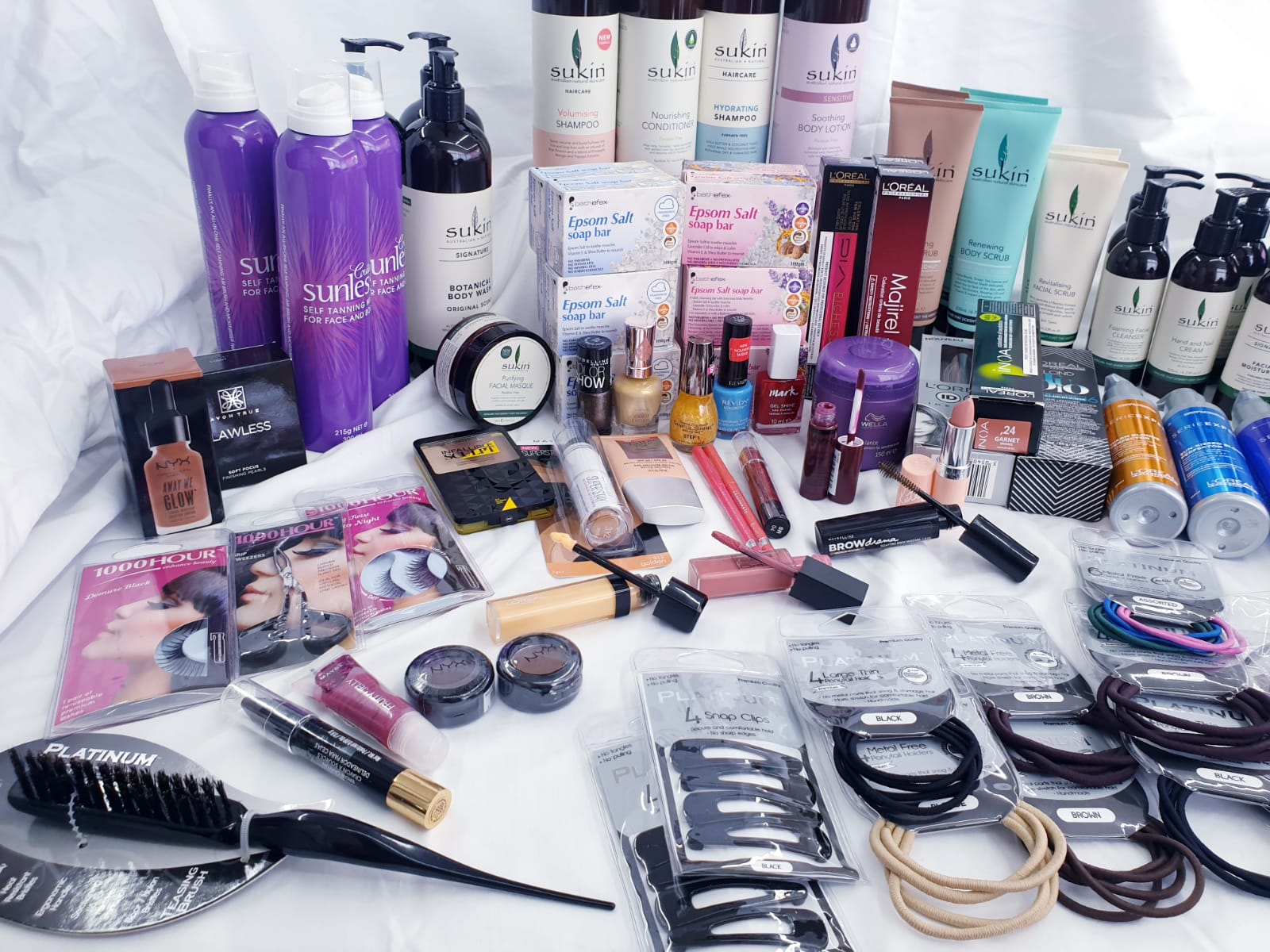 MEGA BEAUTY BOX OF 30 OR 100 PRODUCTS FOR YOUR SKIN HAIR MAKEUP NAILS EYES AND MORE ALL BRANDED