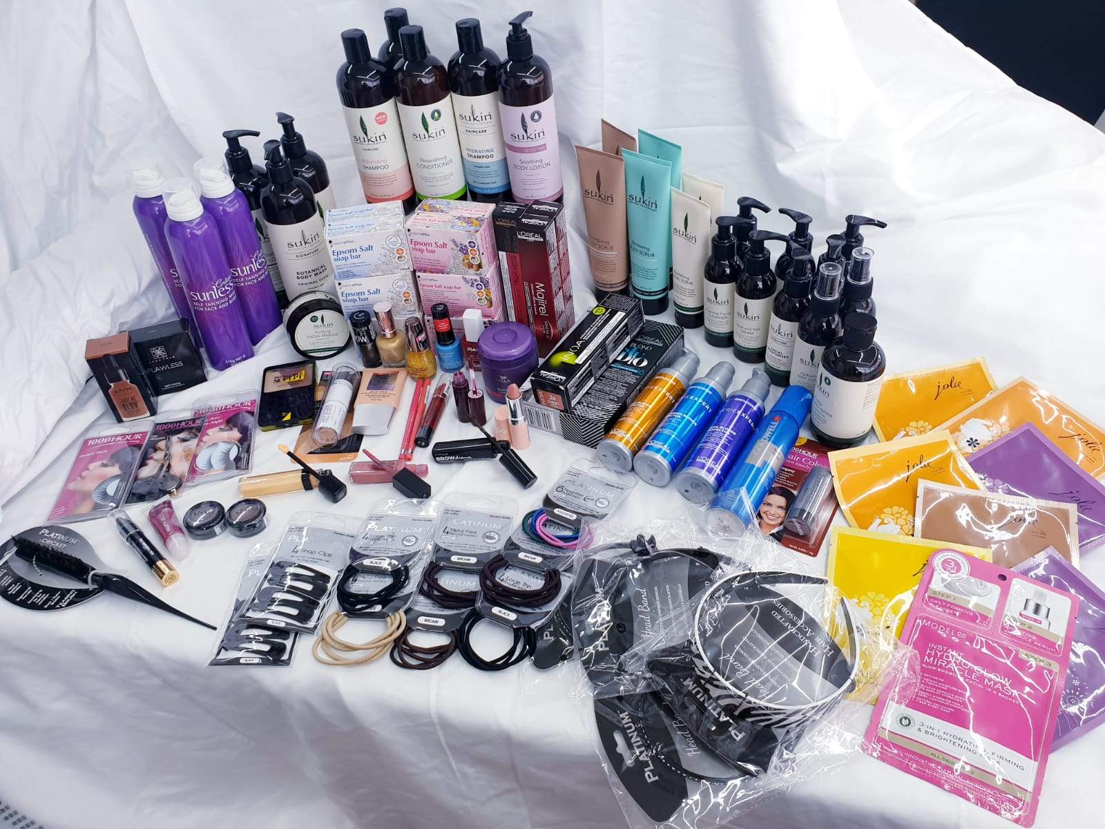 MONEY SAVING BUNDLE DEAL! MEGA BEAUTY BOX OF 100 PRODUCTS FOR YOUR SKIN HAIR MAKEUP NAILS EYES AND MORE ALL BRANDED + THE EXCITING LUCKY DIP MYSTERY BOX
