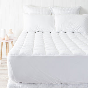 Renee Taylor 600 GSM Luxury Mattress Topper With Soft Cover And Squared Quilting