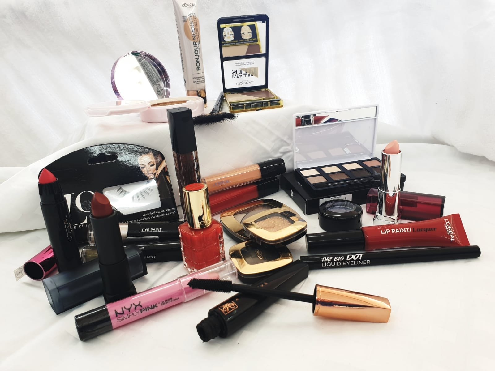 202 PIECE MASTER MAKEUP AND BEAUTY PACK + BONUS