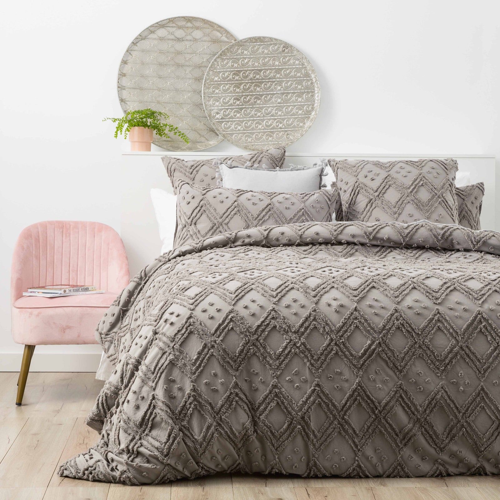 Park Avenue Medallion cotton Vintage washed Tufted Quilt Cover set