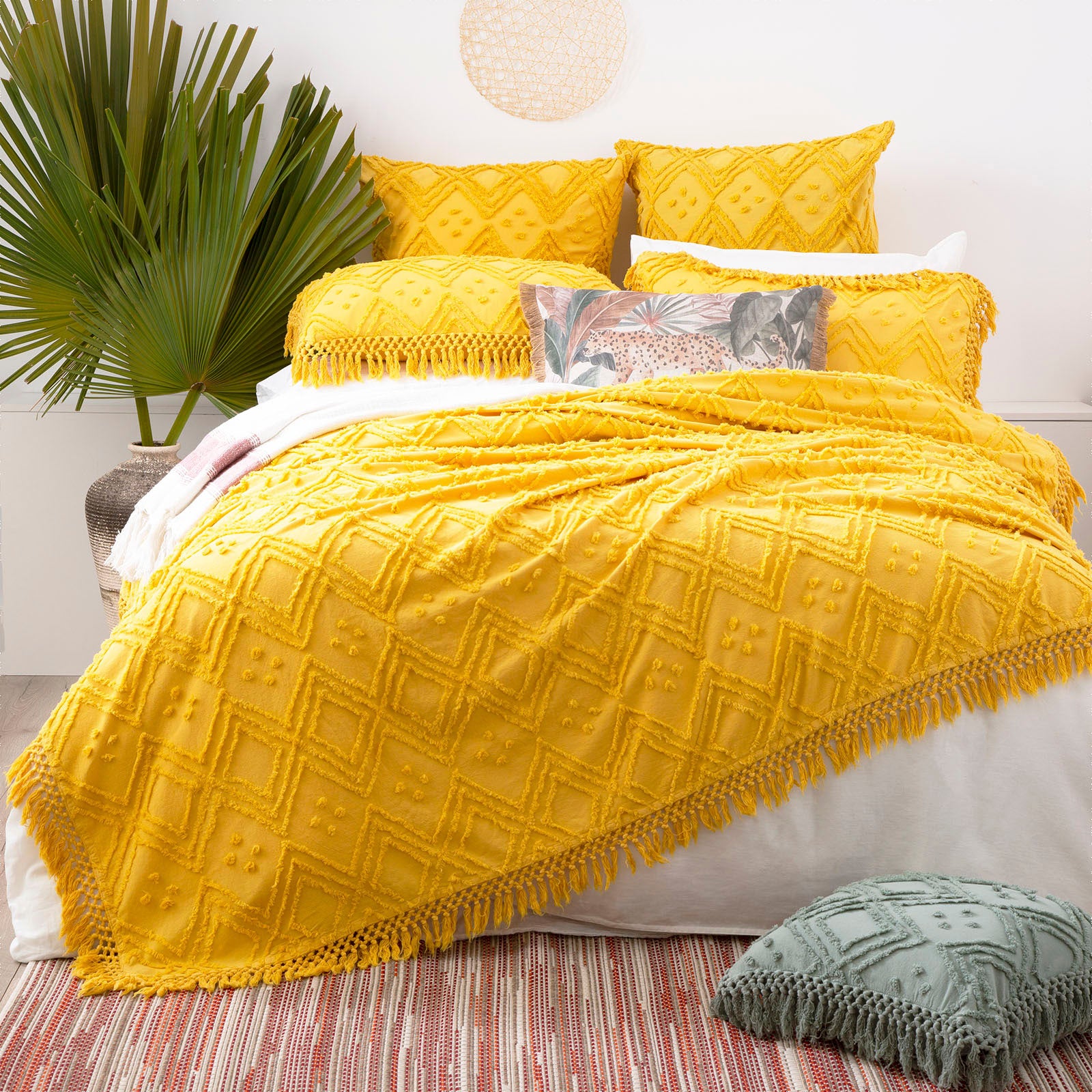 Park Avenue Medallion 100 % cotton Vintage washed Tuffted Bed Cover set