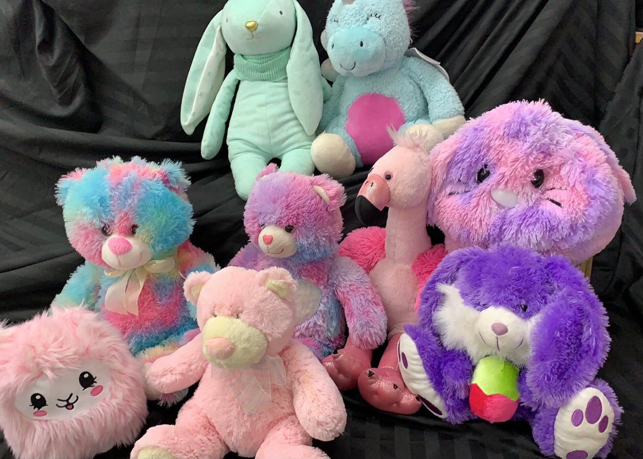 BOX OF QUALITY ASSORTED SOFT TOYS MANY RARE AND COLLECTABLE ITEMS