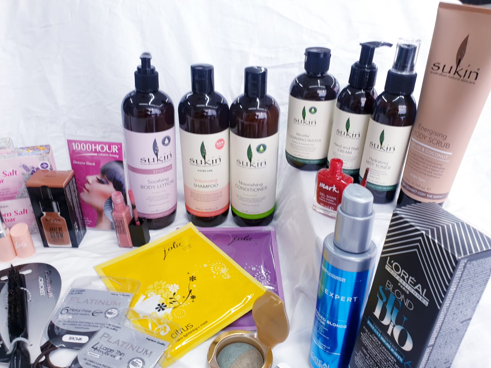 MEGA BEAUTY BOX OF 30 OR 100 PRODUCTS FOR YOUR SKIN HAIR MAKEUP NAILS EYES AND MORE ALL BRANDED