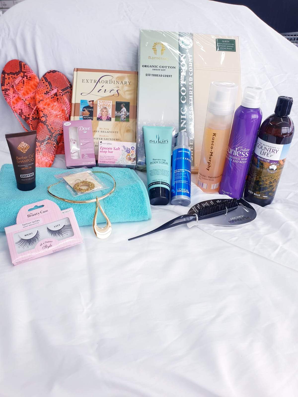 MONEY SAVING BUNDLE DEAL! MEGA BEAUTY BOX OF 100 PRODUCTS FOR YOUR SKIN HAIR MAKEUP NAILS EYES AND MORE ALL BRANDED + THE EXCITING LUCKY DIP MYSTERY BOX