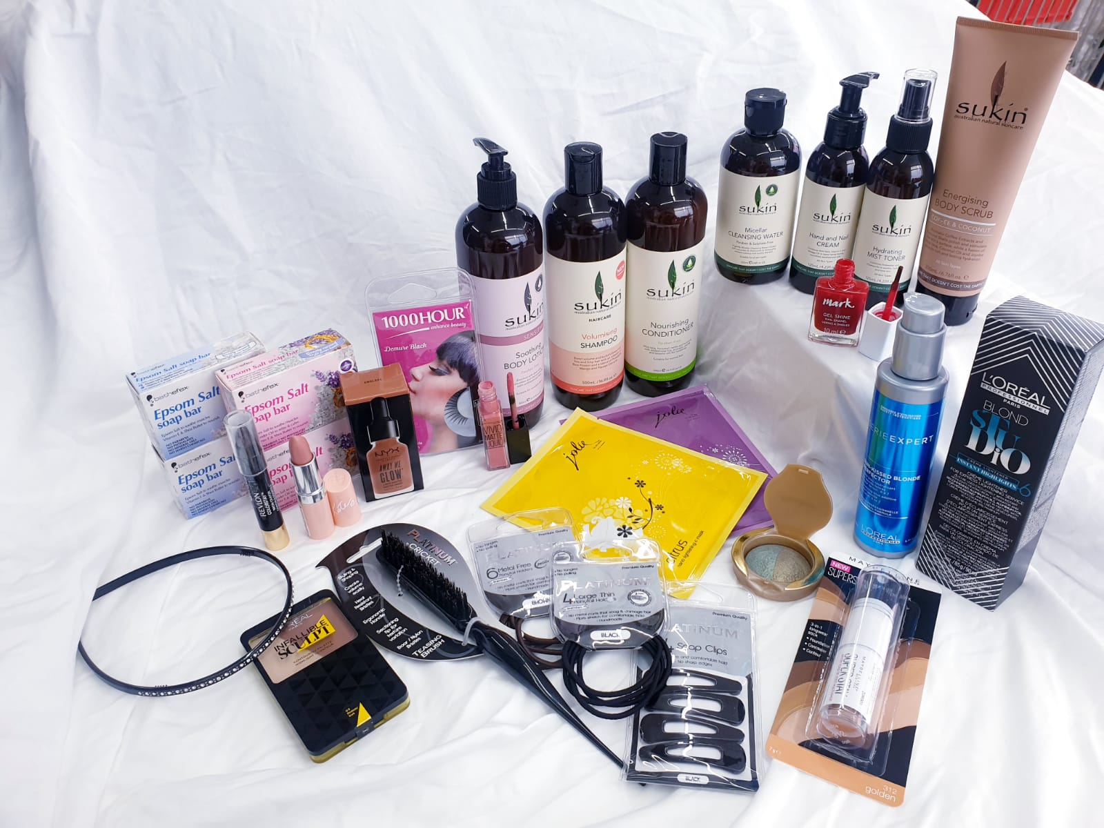 MEGA BEAUTY BOX OF 30 OR 100 PRODUCTS FOR YOUR SKIN HAIR MAKEUP NAILS EYES AND MORE ALL BRANDED