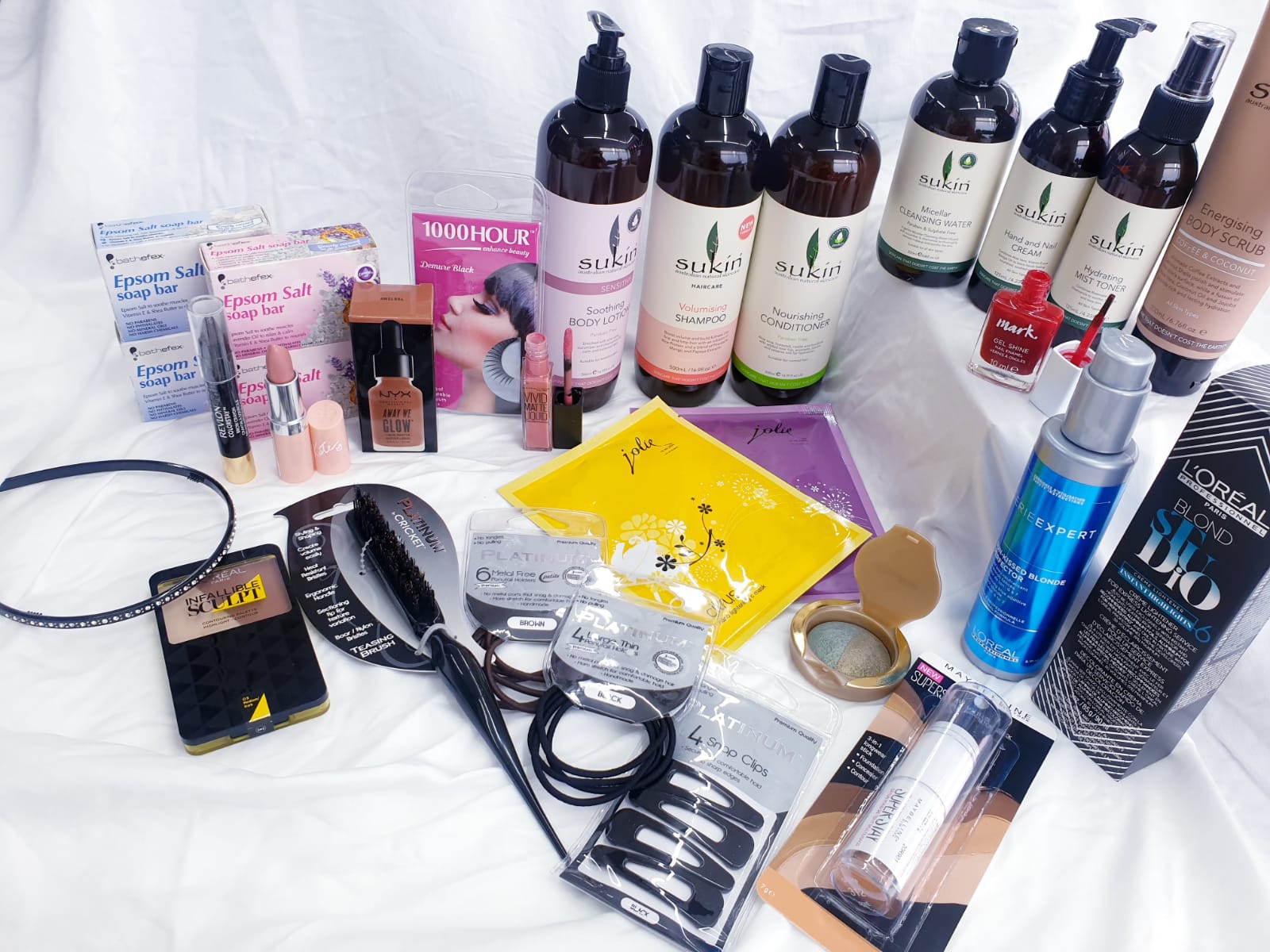 MEGA BEAUTY BOX OF 30 OR 100 PRODUCTS FOR YOUR SKIN HAIR MAKEUP NAILS EYES AND MORE ALL BRANDED