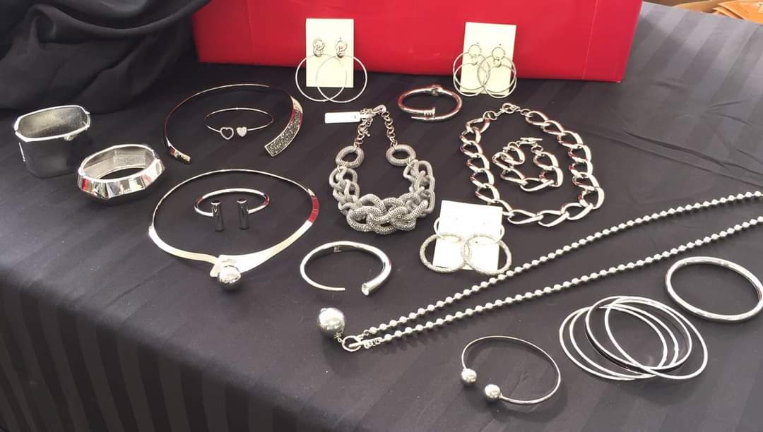 50 x ASSORTED MYER AND DAVID JONES JEWELLERY MEGA BUNDLE