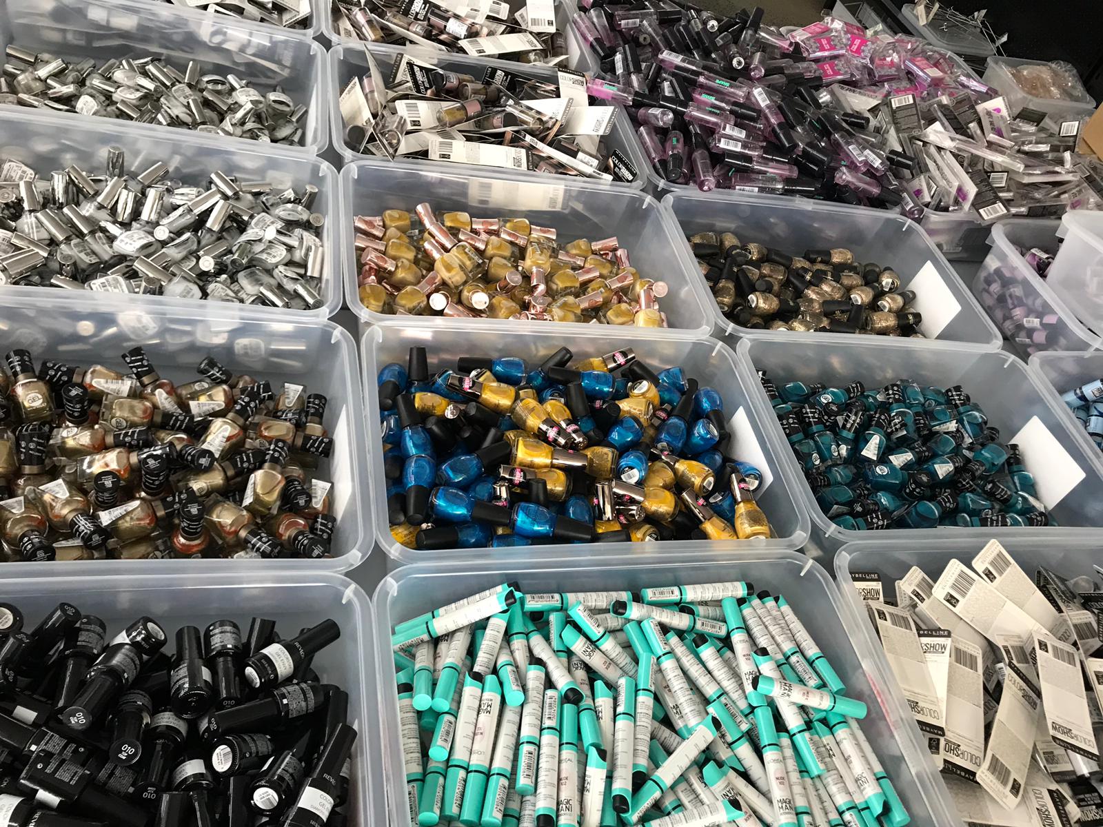 20 ASSORTED NAIL POLISHES ALL BRANDED