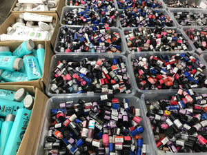 20 ASSORTED NAIL POLISHES ALL BRANDED