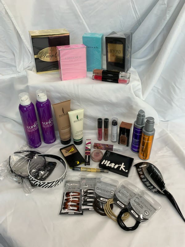 LUXURIOUS 30 PIECES PACK OF PERFUME, MAKEUP AND BEAUTY PRODUCTS