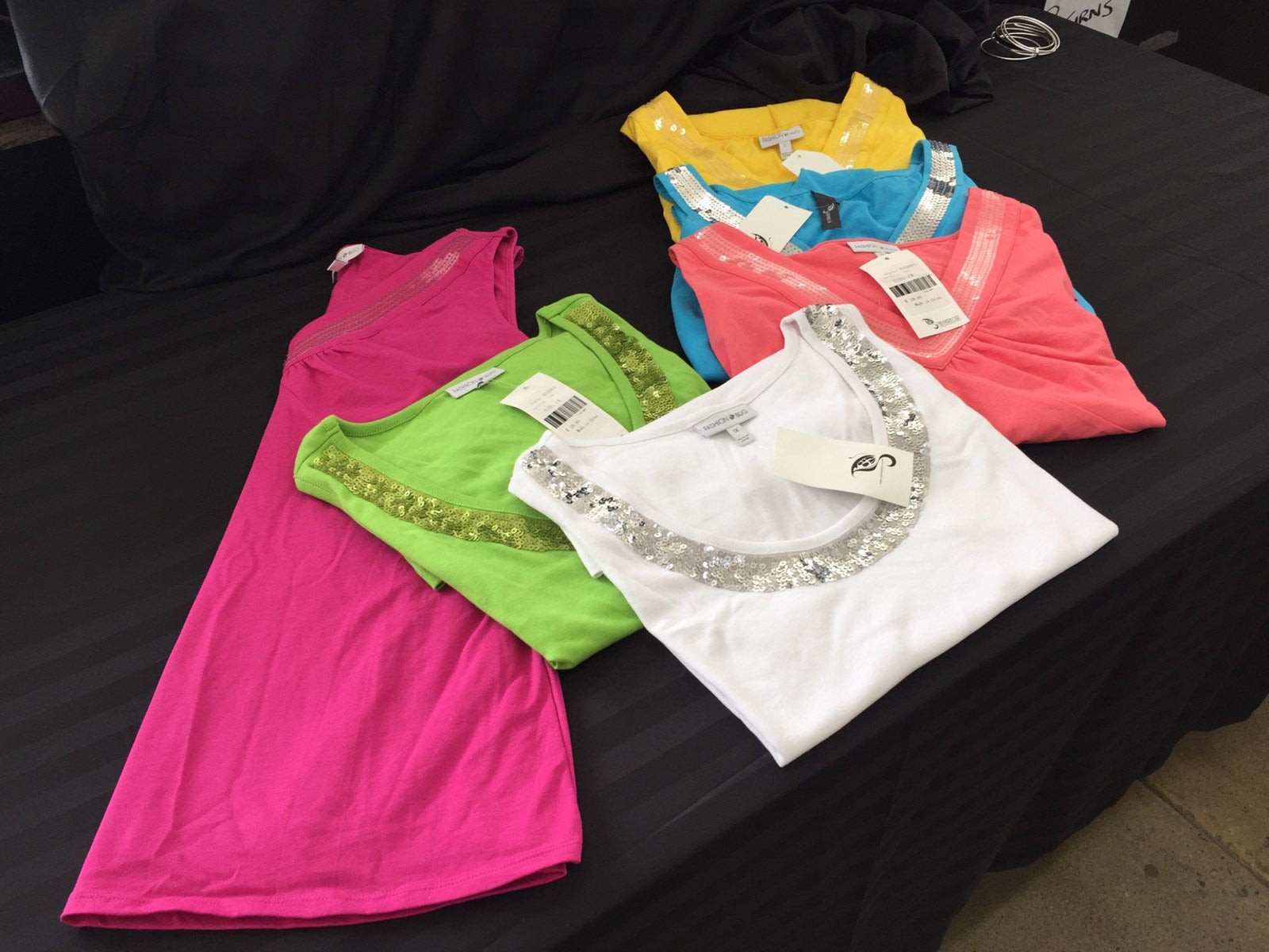 MYSTERY CLOTHING BOX FOR WOMEN 50 GARMENTS