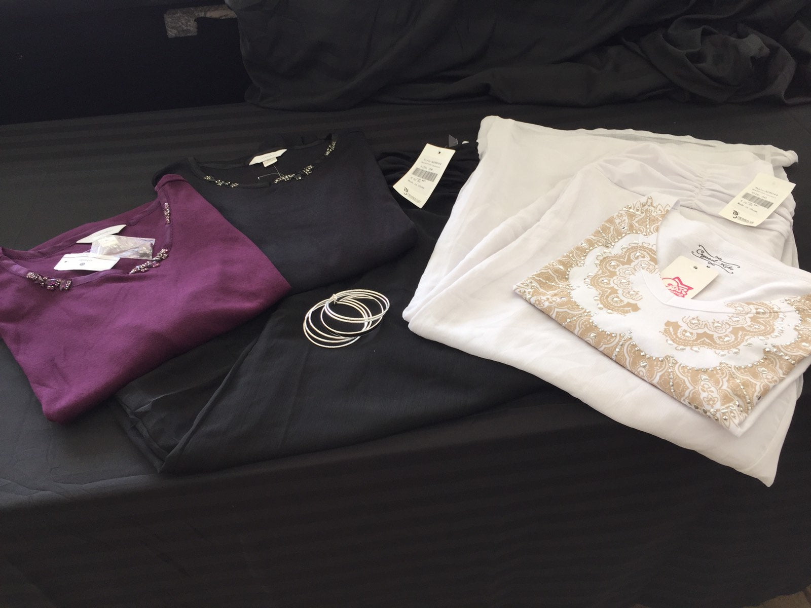 MYSTERY CLOTHING BOX FOR WOMEN 50 GARMENTS